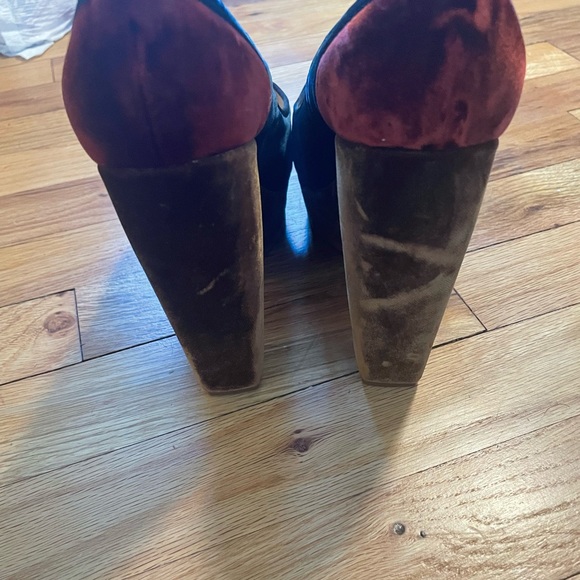 Beautiful velvet platform peep-toe Louboutin. - Picture 4 of 12